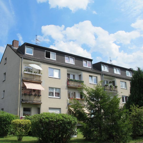 Povisionsfrei: Unrenovierte 2-Zi. Dachgeschosswohnung, Porz-Urbach